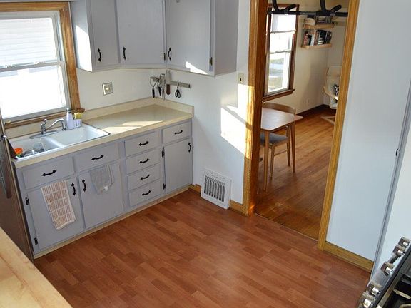 5th image of 1631 Oakland Ave