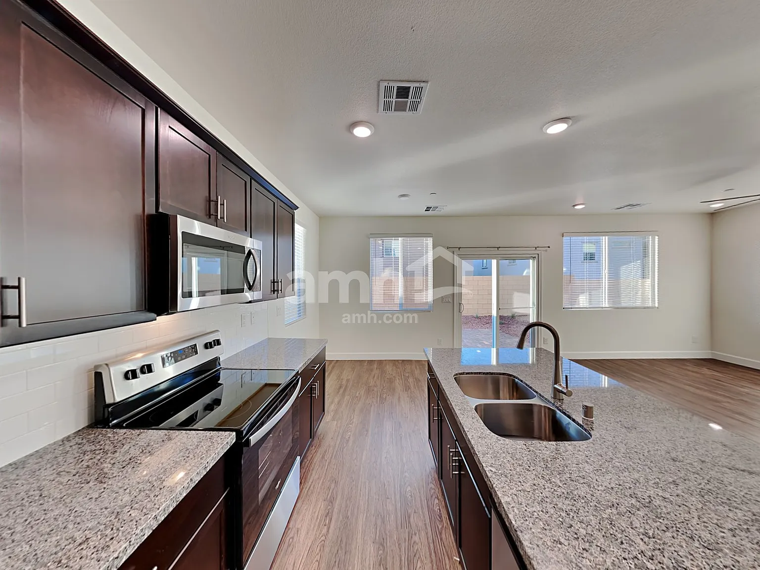 4 bed, 3.0 bath, 2211 sqft, $2,540 — Photo 4