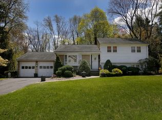 708 Pine Lake Dr, Washington Township, NJ 07676