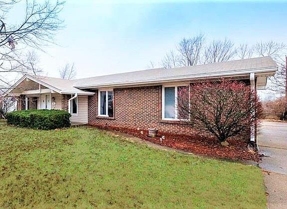 2nd image of 924 Lamplight Ln