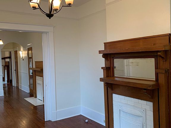 3rd image of 5023 S Saratoga St