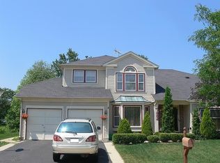 1882 Maine Dr, Elk Grove Village, IL 60007