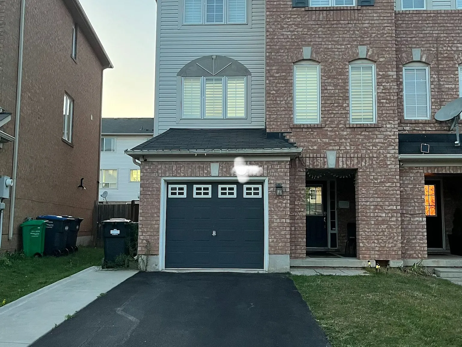4 bed, $2,900 — Photo 1