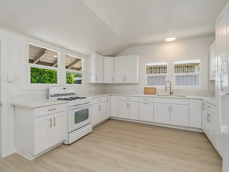 2567 Liliha St — Photo 1