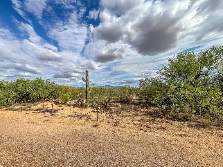 879 W Via De Gala — Photo 37