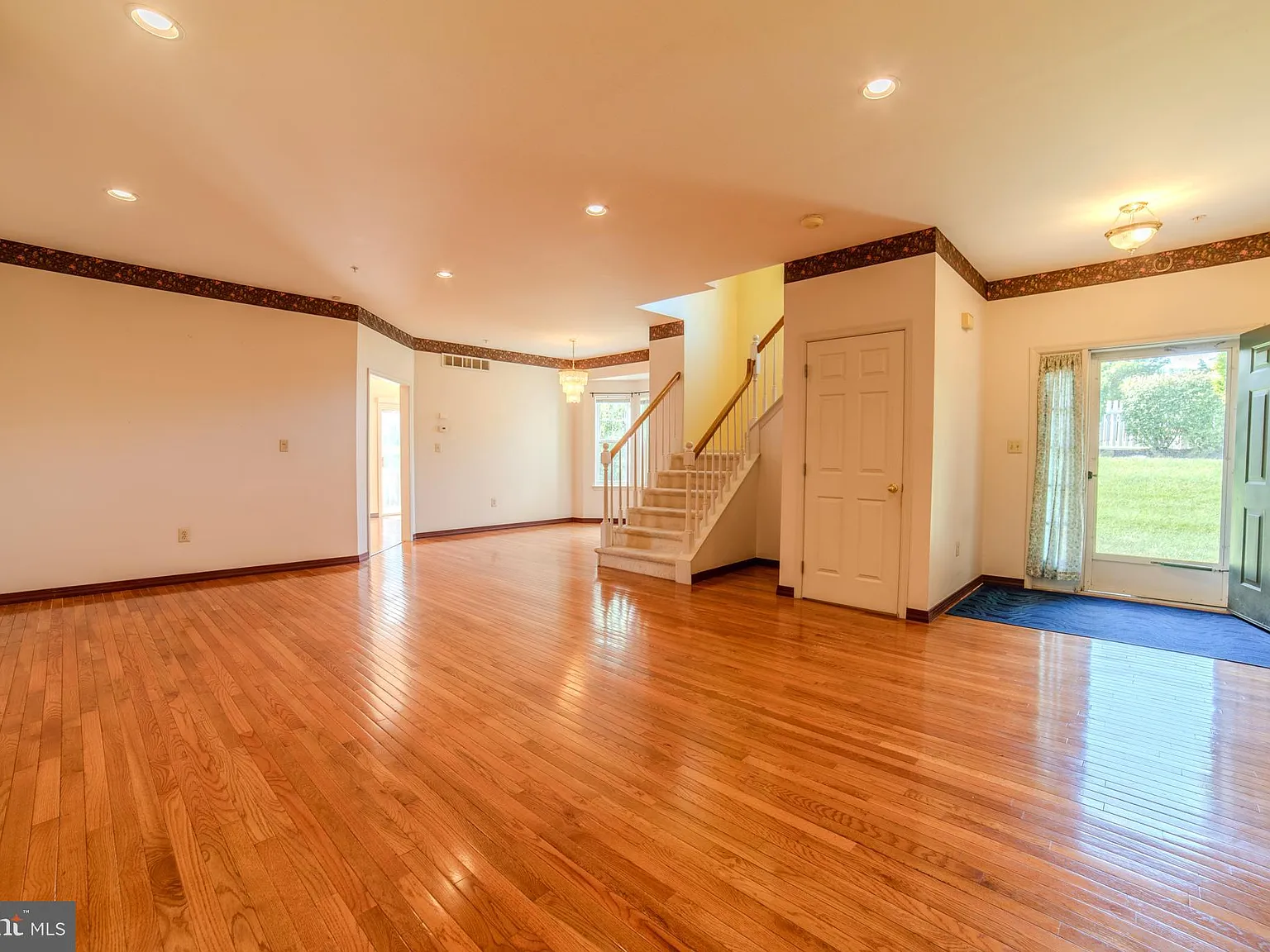 4 bed, 3.5 bath, 2263 sqft, $3,600 — Photo 3