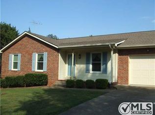 385 Carter House Dr, La Vergne, TN 37086