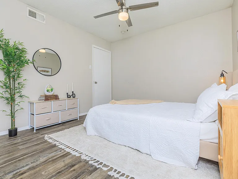 Blakely Apartments — Photo 64