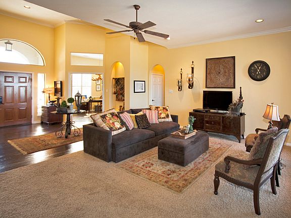2nd image of 104 Agarita Cir