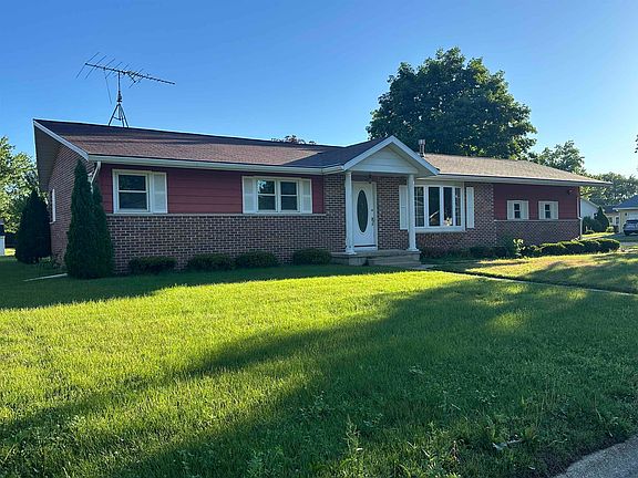 3rd image of 207 Cedar Ave