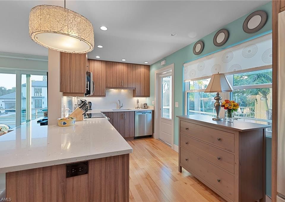 1st image of 291 8th AVE S #291B