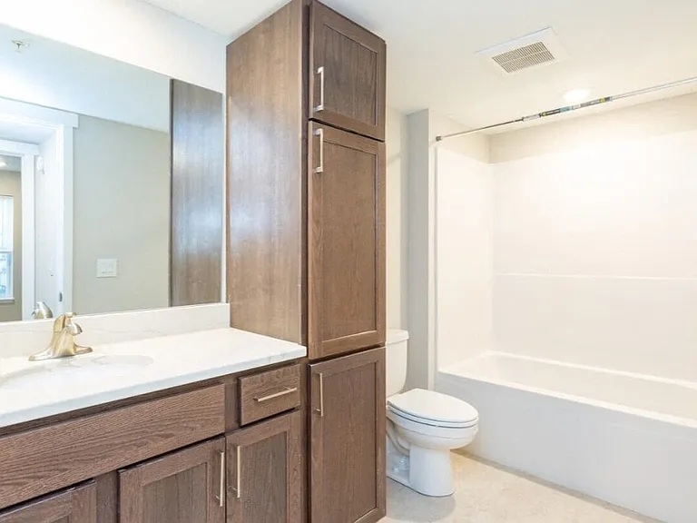 North Hillburn Apartments — Photo 9