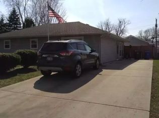 1732 Papoose Rd, Carpentersville, IL 60110