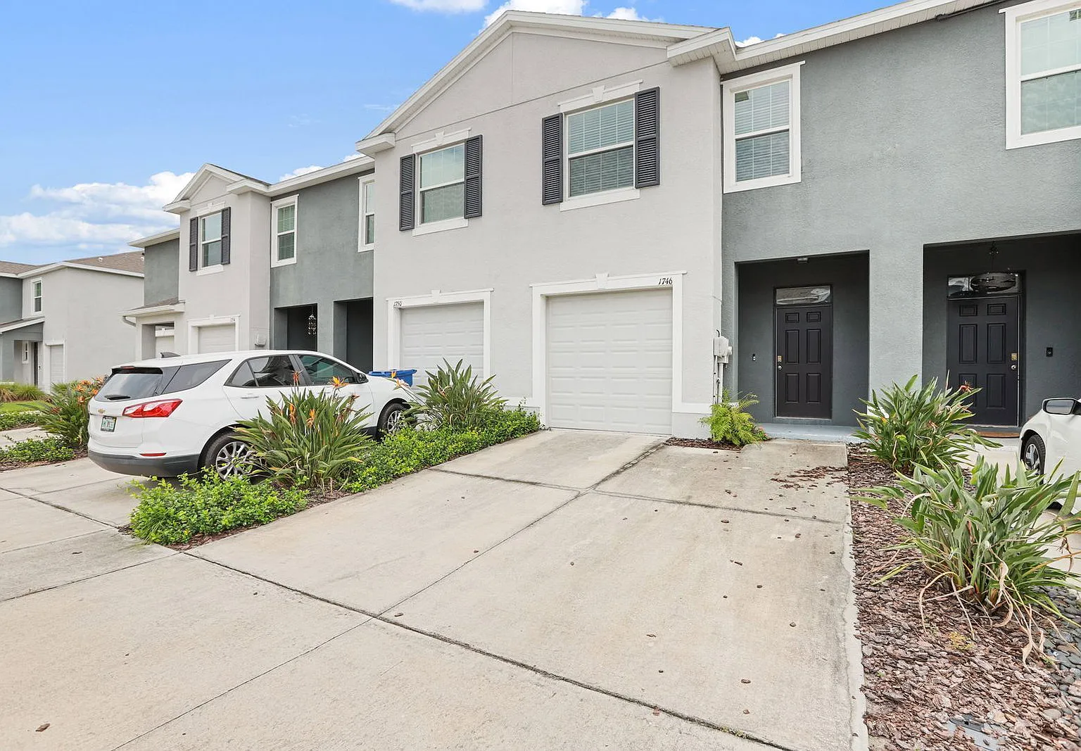 3 bed, 2.5 bath, 1758 sqft, $2,200 — Photo 2