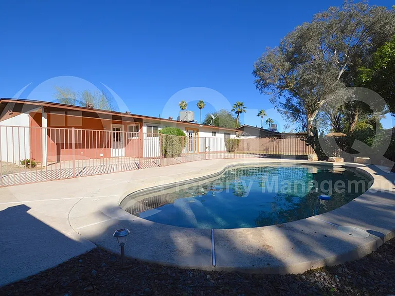5019 E Laurel Ln — Photo 23