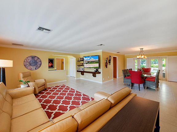 5th image of 422 Glenbrook Dr