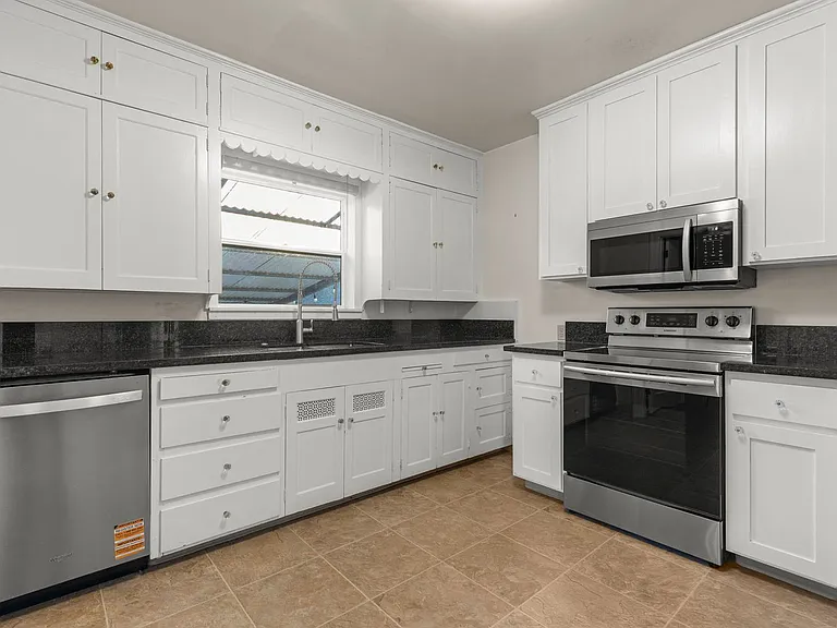 3315 SE Cesar Estrada Chavez Blvd — Photo 6