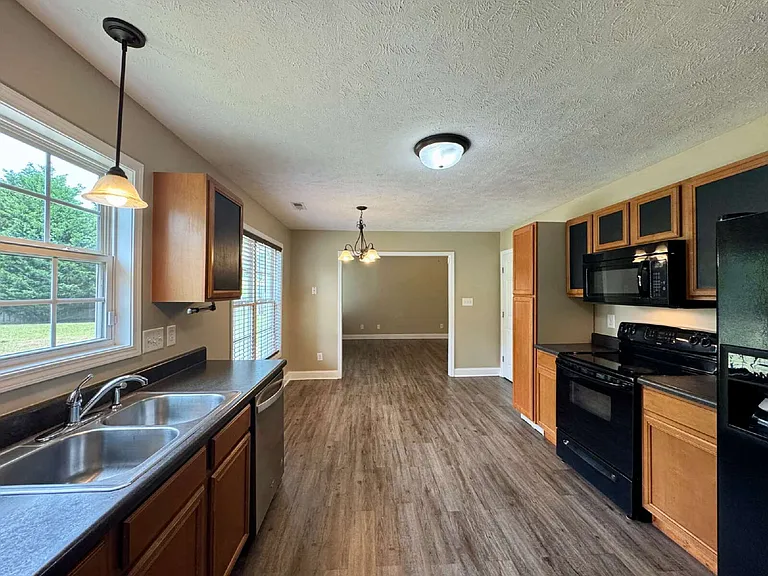 230 Hunters Creek Dr — Photo 7