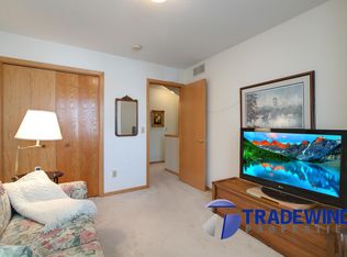 425 Rice Ct, Chanhassen, MN 55317