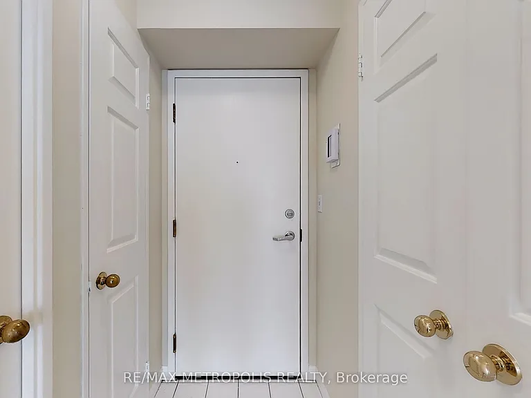7 Carlton St #810 — Photo 10