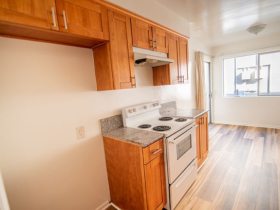 3rd image of 1215 Lyndon St APT 3