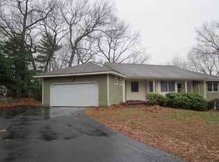 3 Red Leaf Ln, Woburn, MA 01801