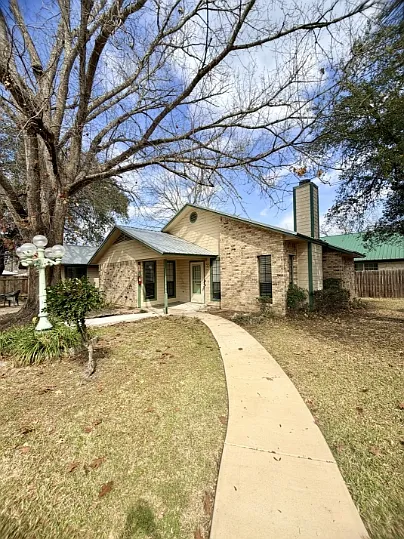 728 W San Antonio St #B — Photo 14