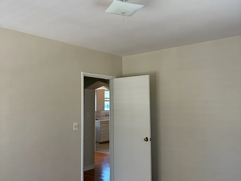 1825 Clinton Ave — Photo 9