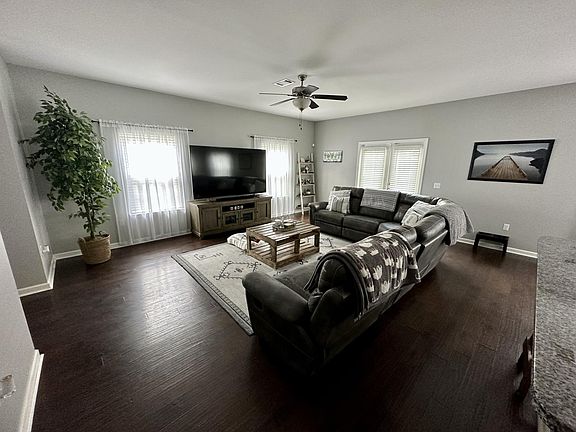 5th image of 129 Matt Blvd