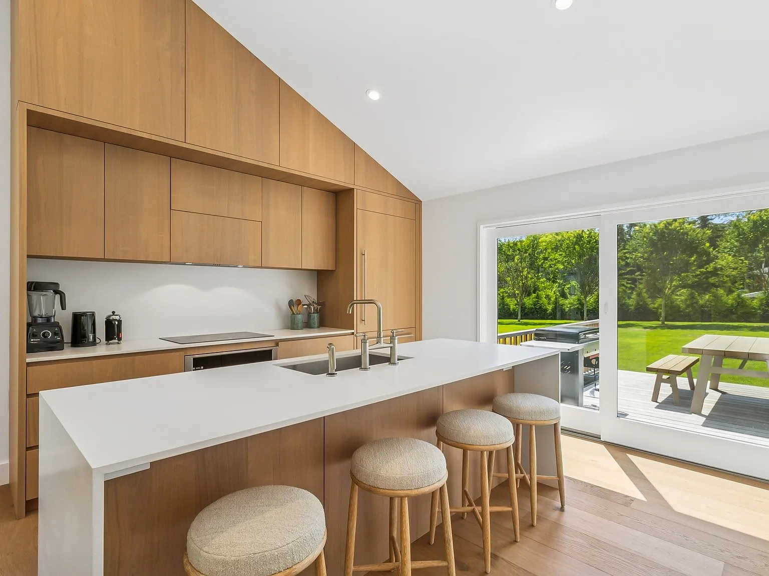 Charming East Hampton Cottage: 3 Bedrooms | 2 baths — Photo 4