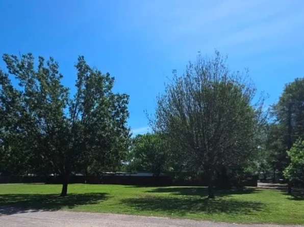 Howard St, Teague, TX 75860
