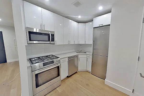 1st image of 112 E 40th St #7B