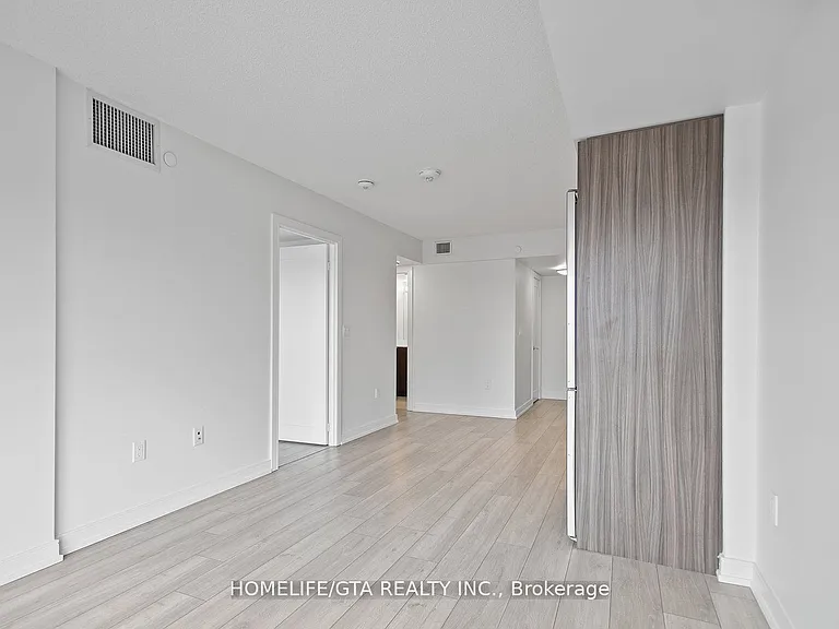 225 Village Green Sq #601 — Photo 10