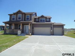 6641 Ridgewood Dr, Papillion, NE 68133