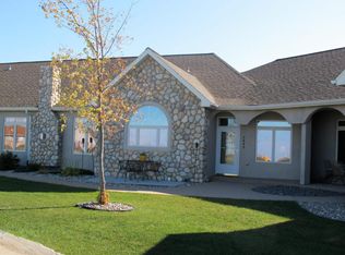 5889 Fountain Vista Dr, Grand Forks, ND 58201