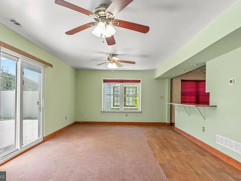 64 Hampton Gate Dr — Photo 2