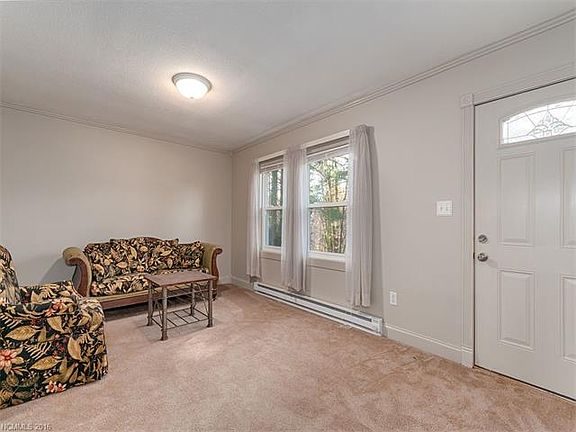4th image of 213 Lyndon Ln