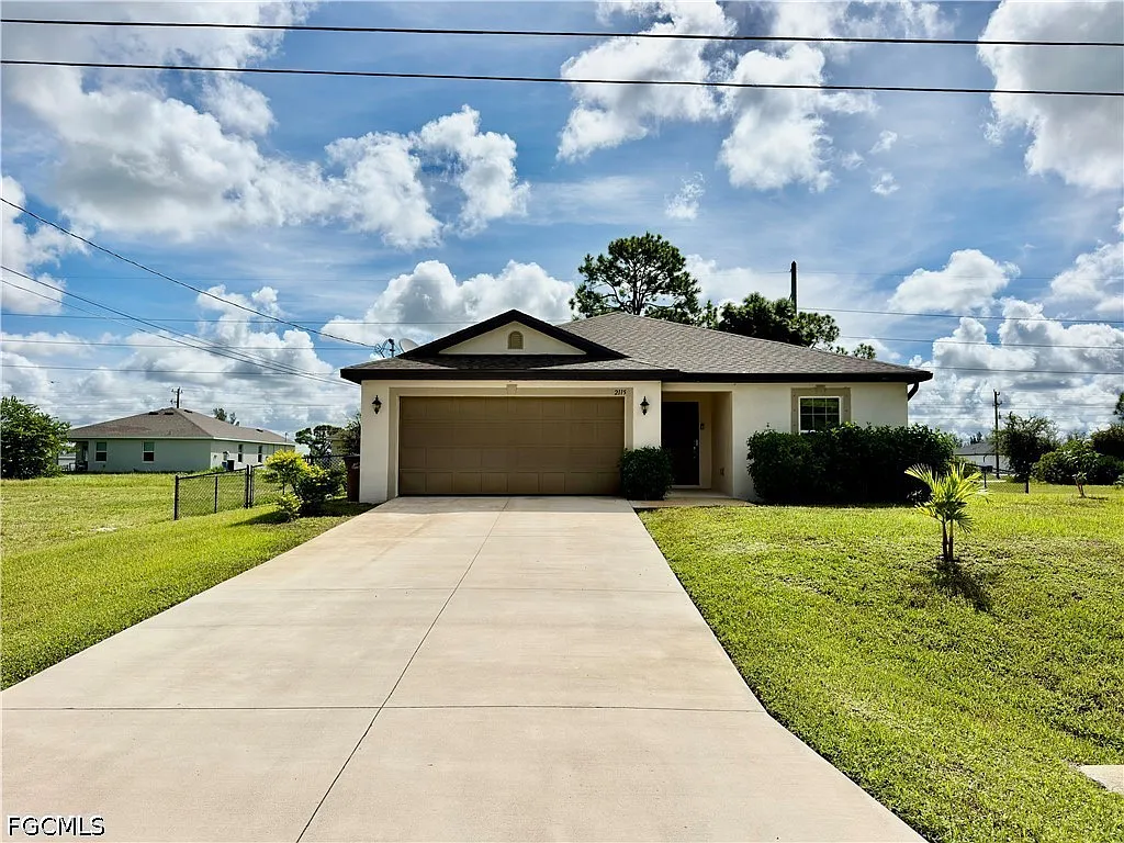 3 bed, 2.0 bath, 1394 sqft, $2,050 — Photo 1