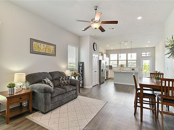 5th image of 2120 Dumfries Dr