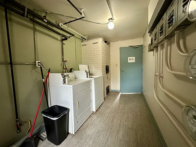 Edgewood Apartments — Photo 32