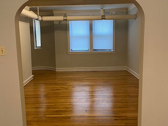 2nd image of 6150 N Francisco Ave #G