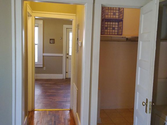 5th image of 810 Willow St