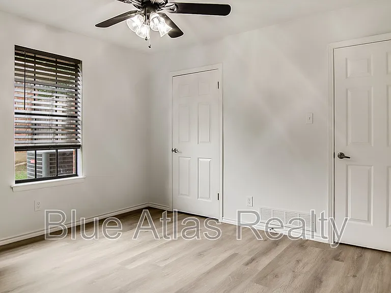 1329 E Windsor Dr — Photo 13