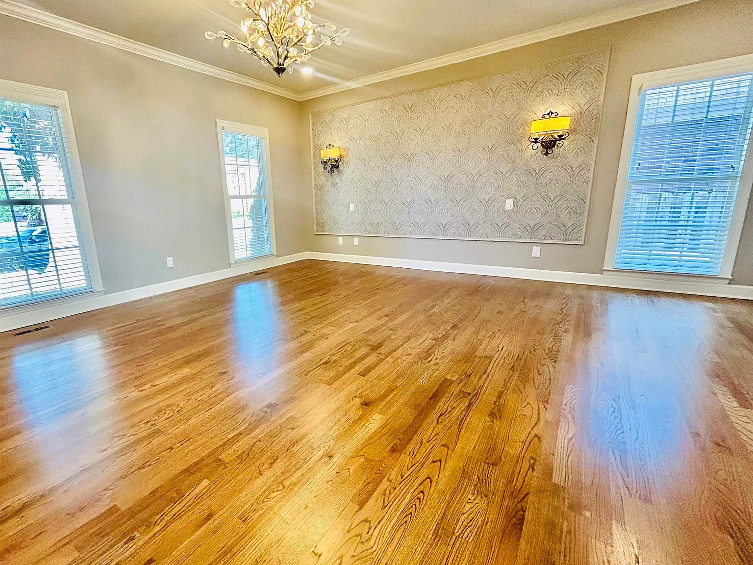 5 bed, 4.5 bath, 4182 sqft, $2,975 — Photo 4