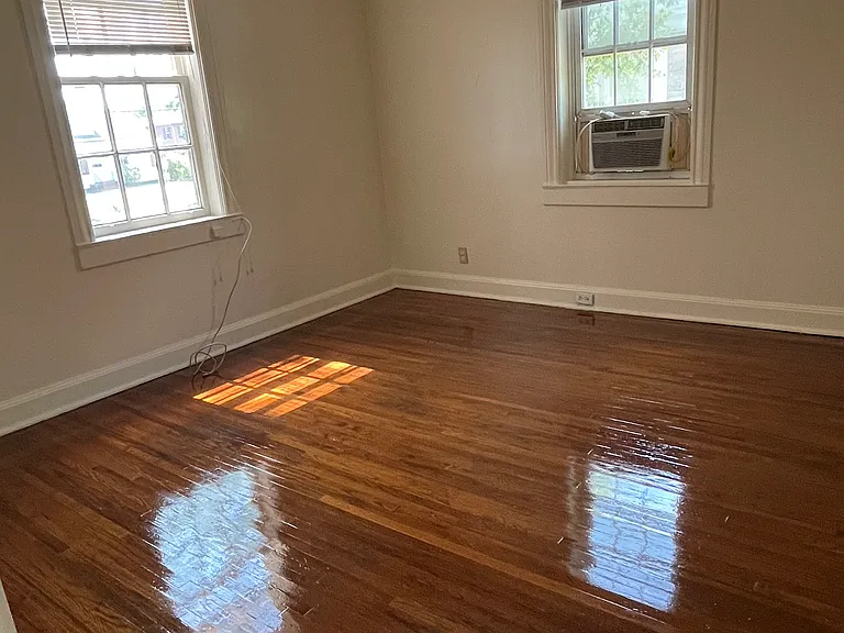 305 N Jefferson St NE #A — Photo 5