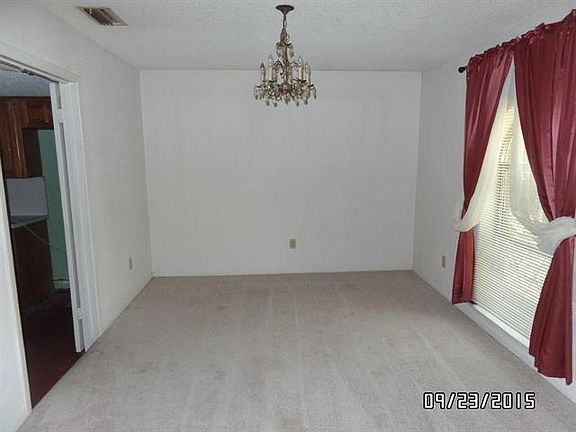 4th image of 1422 Leicester St