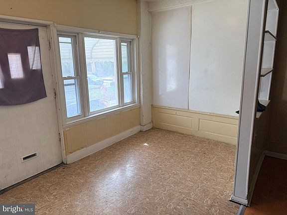 2nd image of 914 Marshall Rd