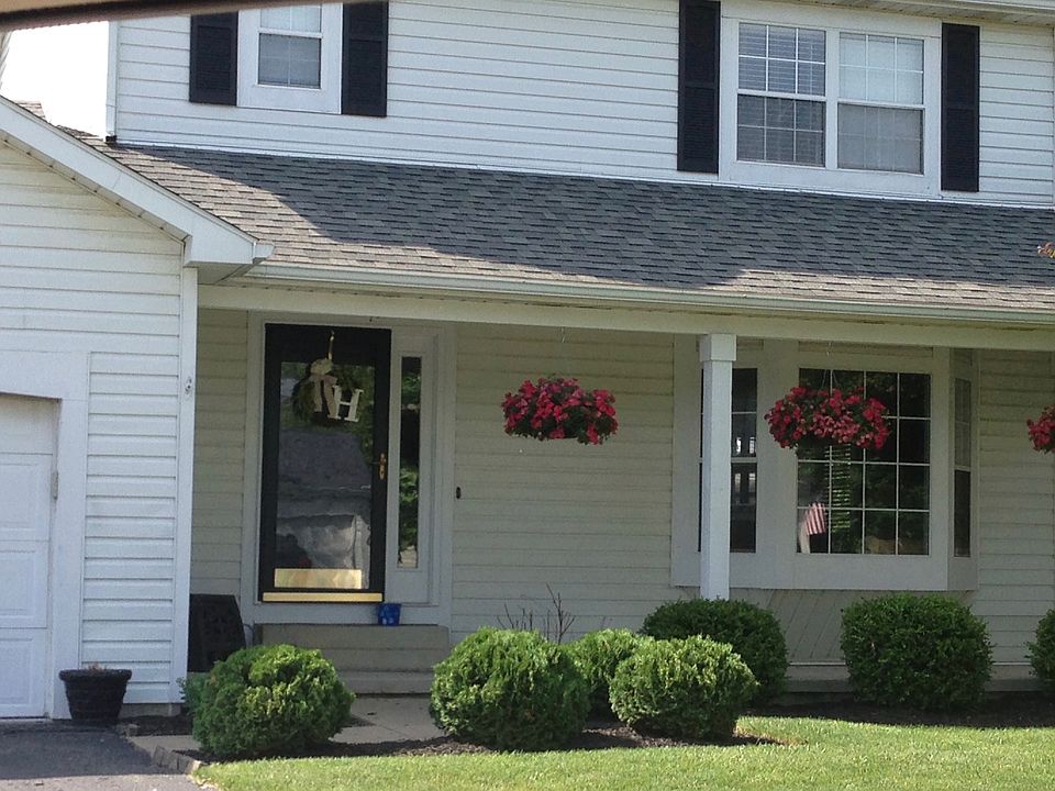 1st image of 1361 Valley Dr