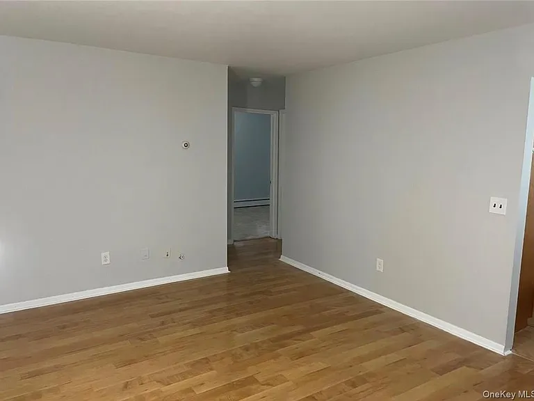 58 Manor Dr — Photo 2