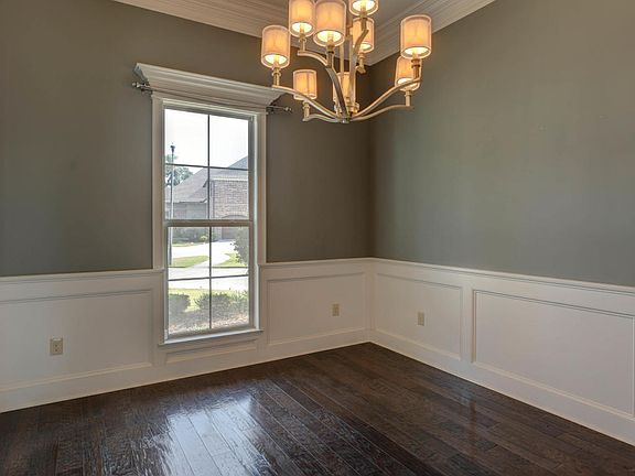 4th image of 201 Quiet Oaks Dr